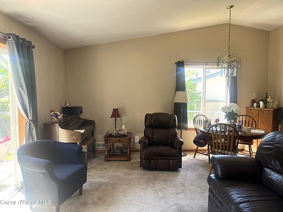 3rd image of 1702 N Summer Rose St