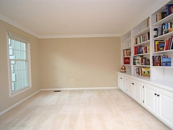 3rd image of 6706 Maddux Dr