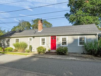 30 Eldredge Ave, East Greenwich, RI, 02818