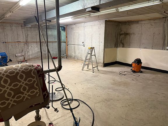 3rd image of 5635 W 79th St