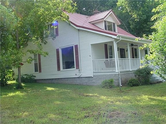 2nd image of 210 Hill St
