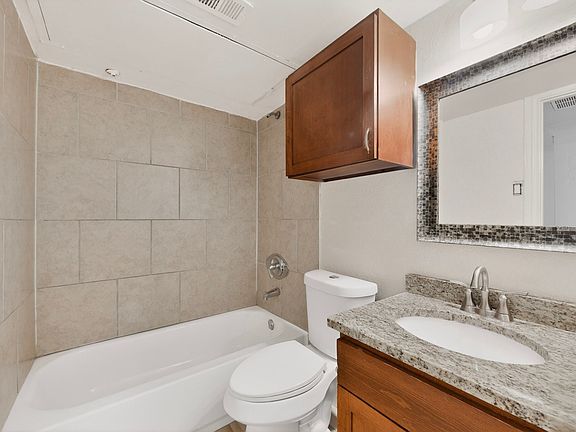 5th image of 4917 Belmont Ave #204