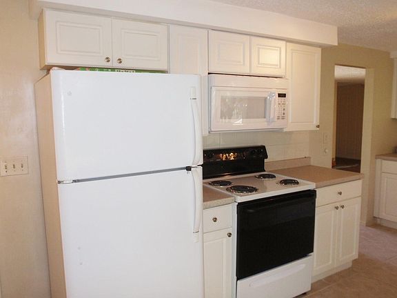 2nd image of 4035 Woodsville Dr