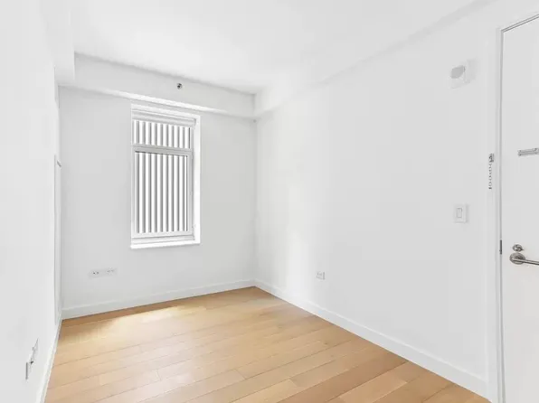 115 East 55th Street image 8 of 18