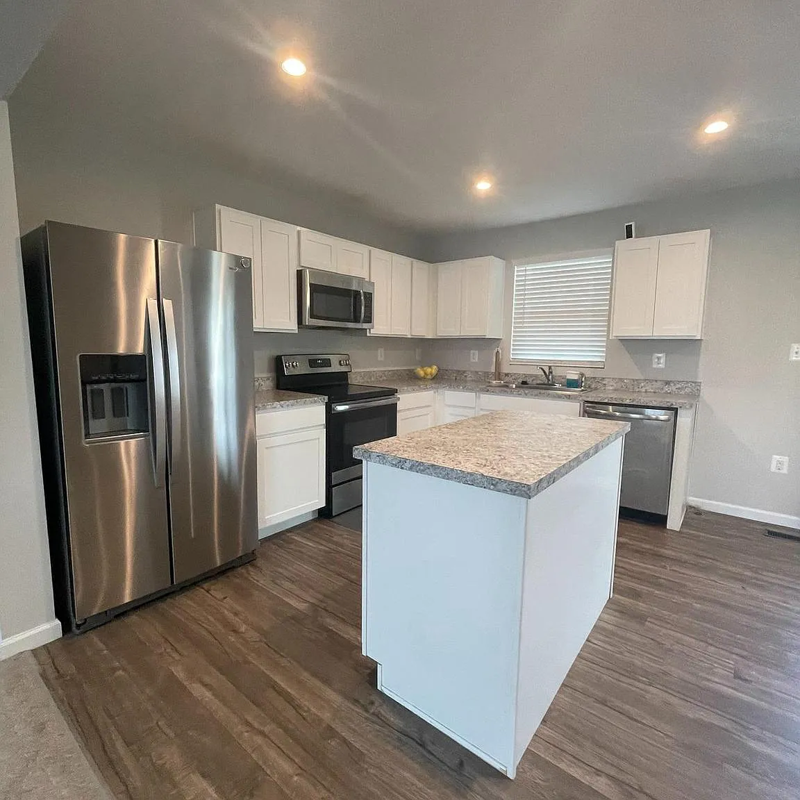 3 bed, 2.5 bath, 1290 sqft, $2,000 — Photo 3
