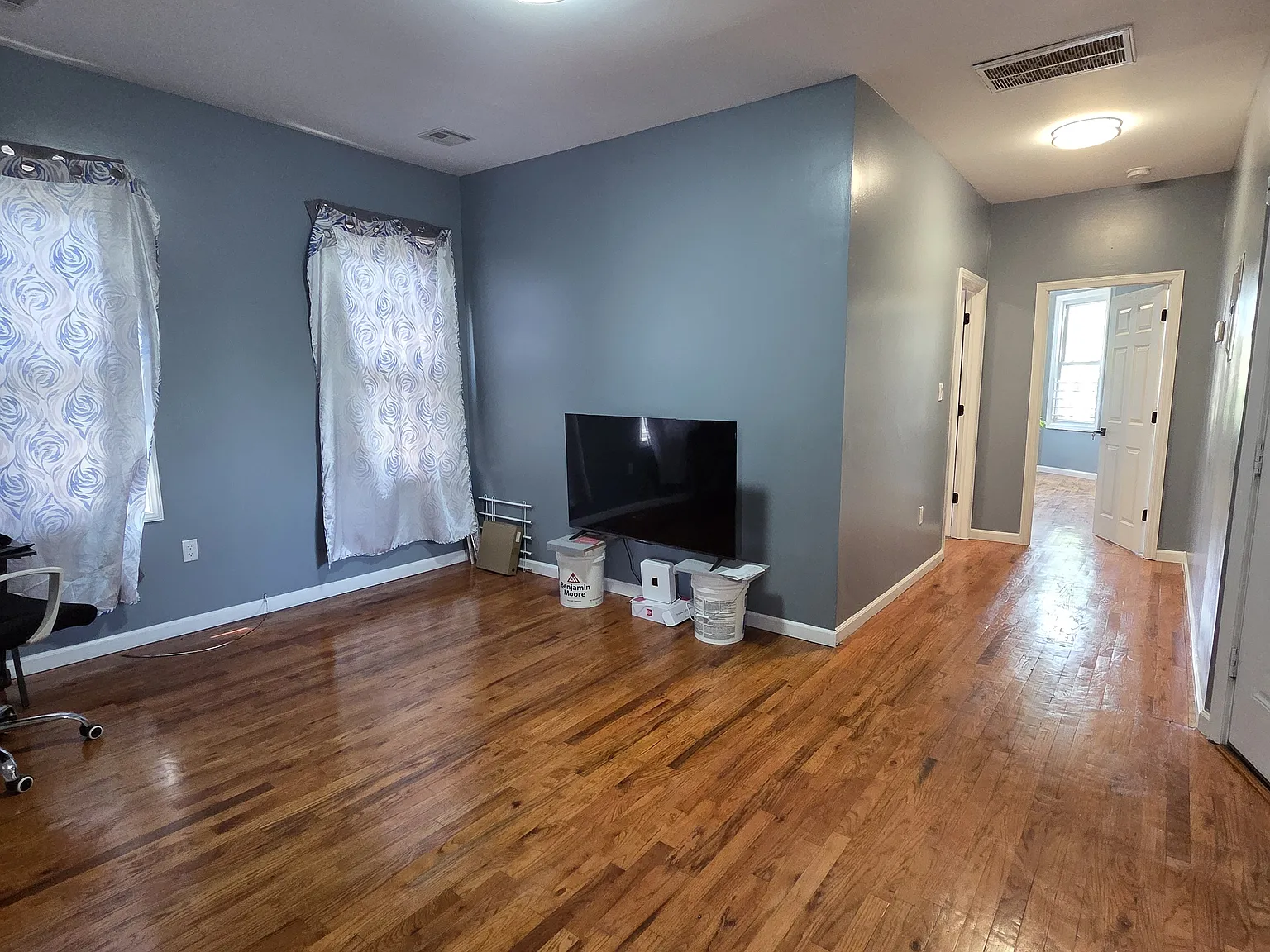 3 bed, 1150 sqft, $2,200 — Photo 2