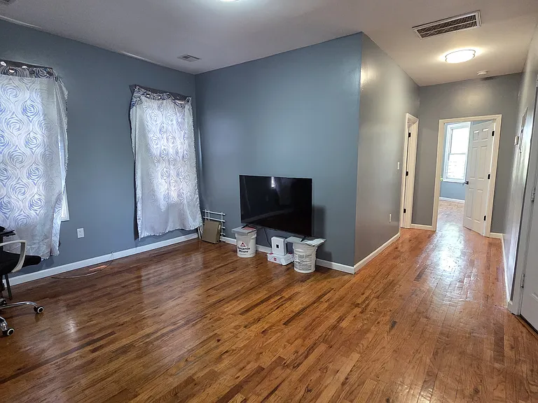 136 S 11th St #3 — Photo 3