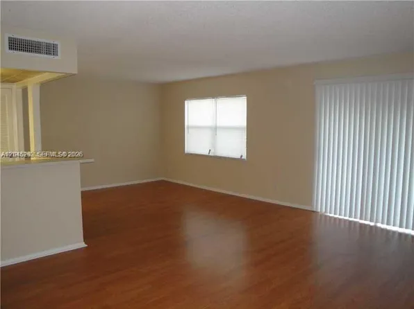 18111 NW 68th Ave APT I208, Hialeah, FL 33015