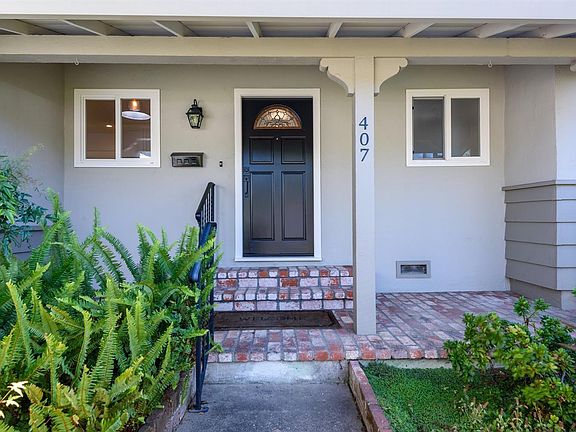 2nd image of 407 Calle De La Mesa
