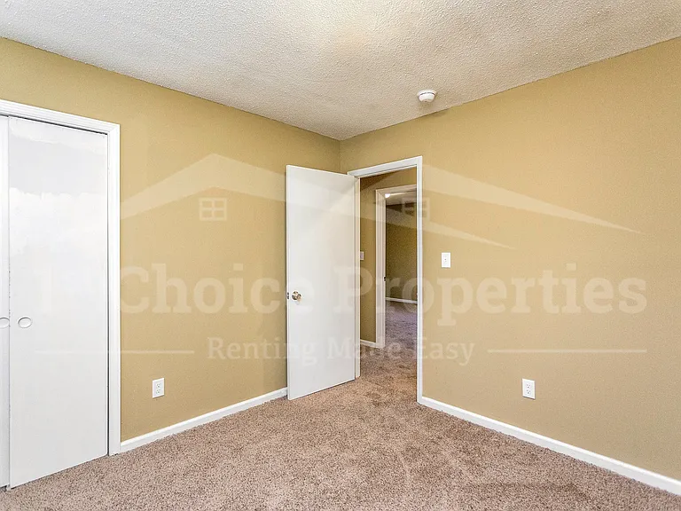 5849 Janet Dr — Photo 11