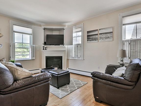 4th image of 84 Water St #C