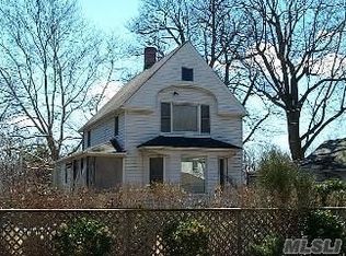 160 Powerhouse Rd, Roslyn Heights, NY 11577