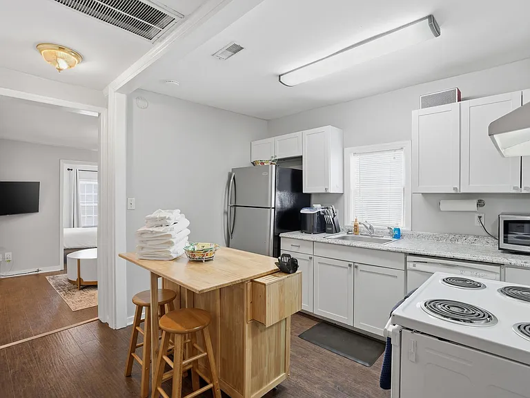 105 Cooper St — Photo 8