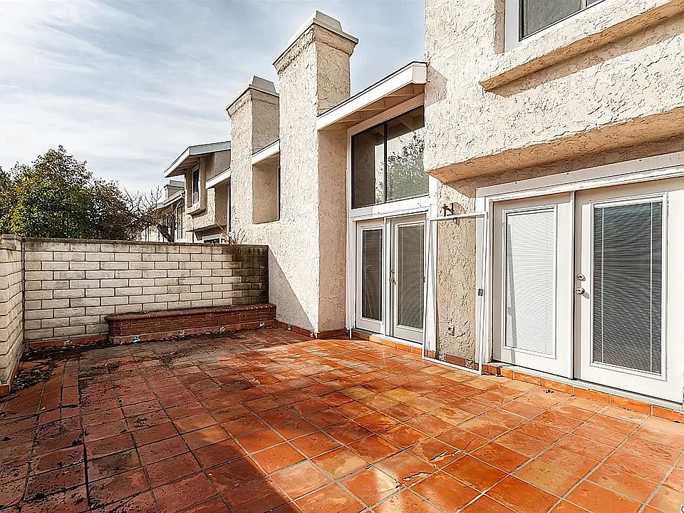23122 Yvette Ln