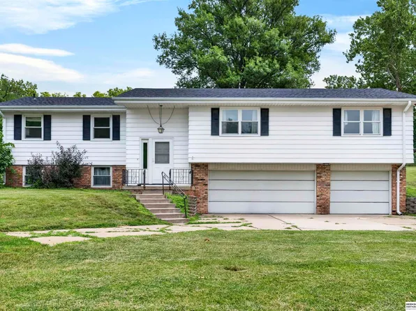 11303 Oakland Dr, Papillion, NE 68133