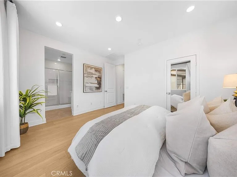 1221 Windmill Ln — Photo 16