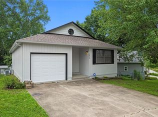 1830 S Whitney Dr, Independence, MO 64057