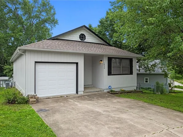 1830 S Whitney Dr, Independence, MO 64057