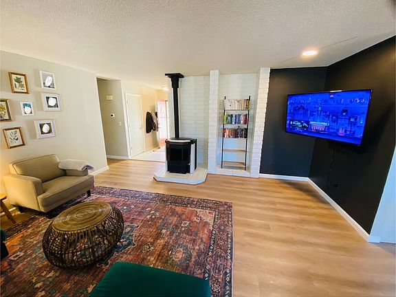 Family Room (pellet stove, Smart TV)