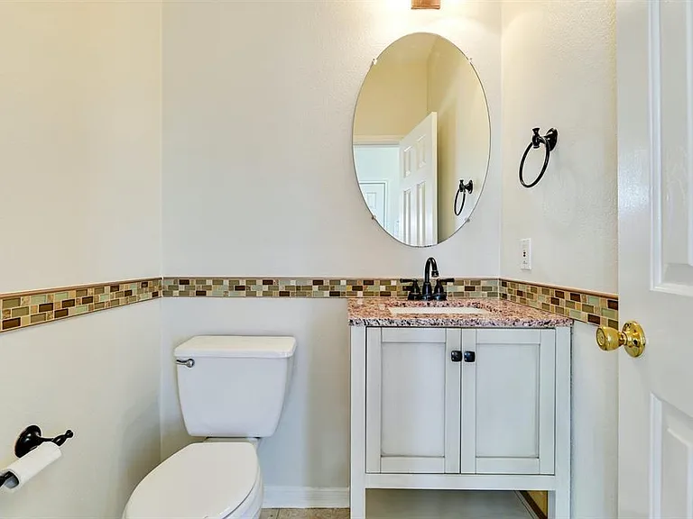 20308 Farm Pond Ln — Photo 17