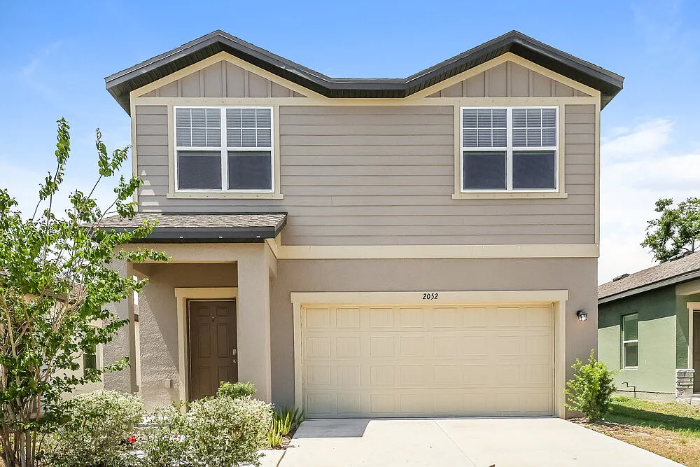 3 bed, 2.5 bath, 1826 sqft, $2,130 — Photo 1