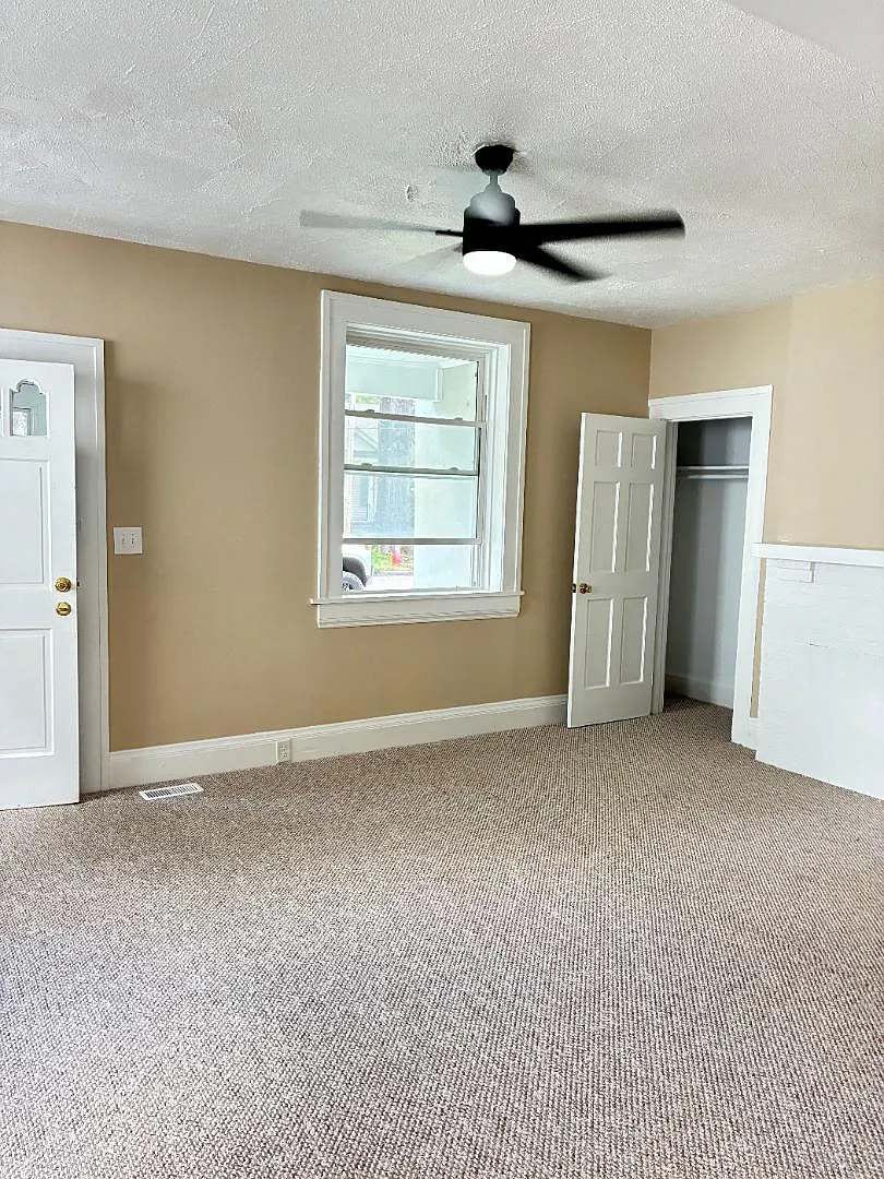 1117 Vance Street, N — Photo 4