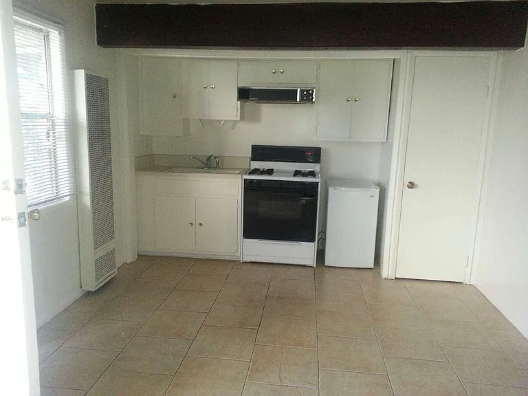 548 Sturtevant Dr #C — Photo 2