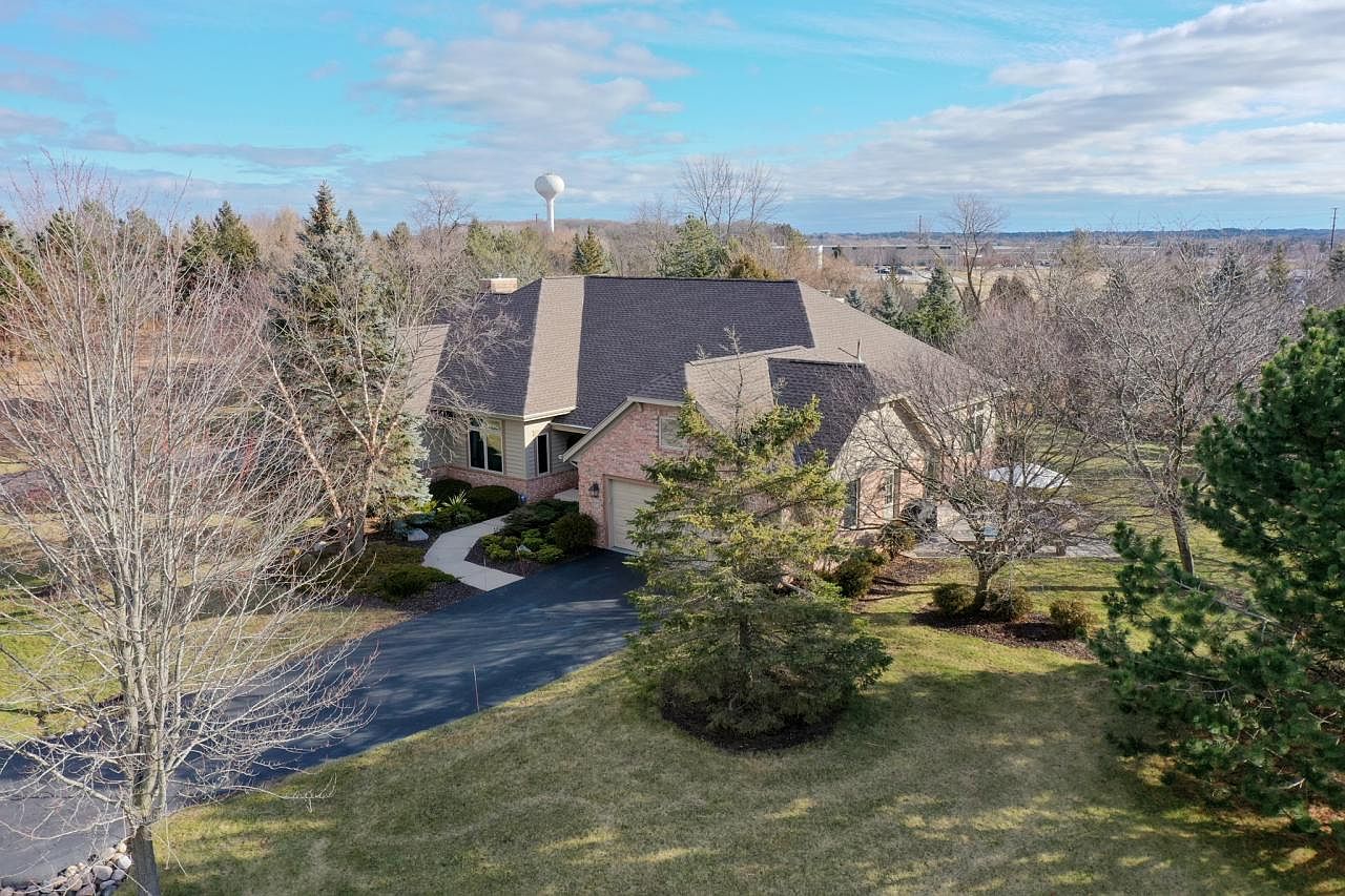 10708 North Essex Court, Mequon, Wi 53092 