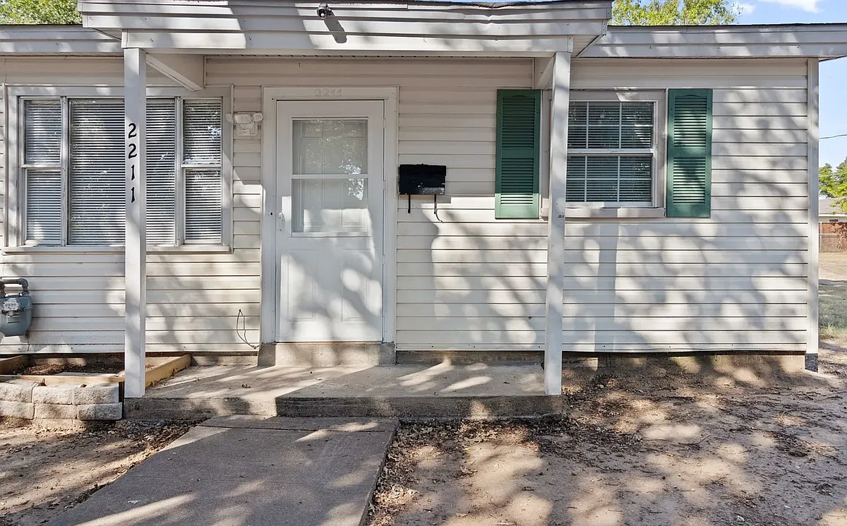 Building Photo - 2211 Barbell Ln #2211