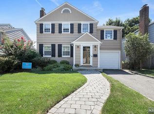 8 Cross Pl, Glen Ridge, NJ 07028
