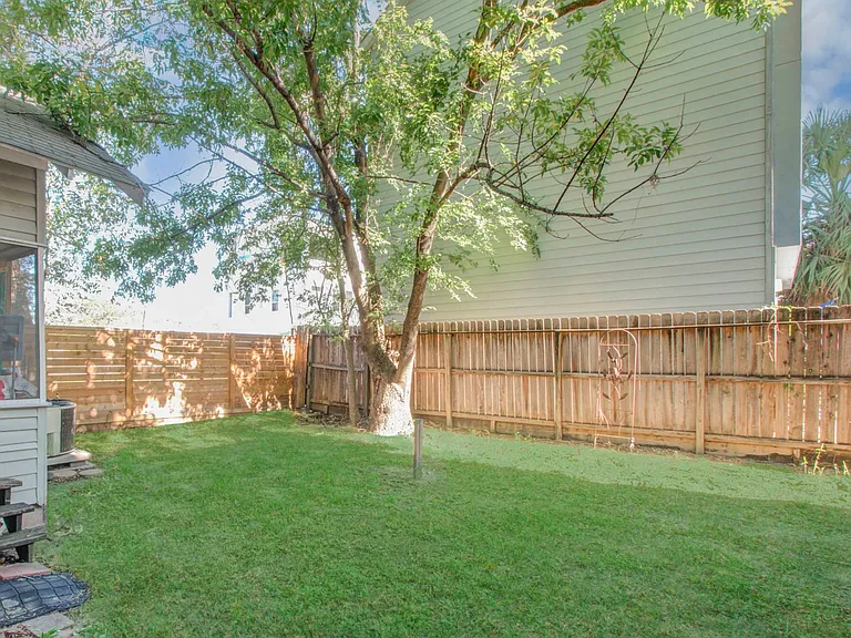 914 Snover St — Photo 26