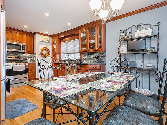 4th image of 640 Ingraham Ln