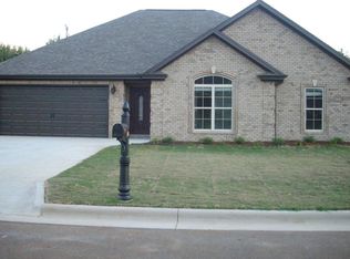 104 Kamarie Dr, Muscle Shoals, AL 35661