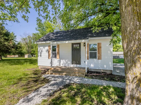 617 N Hickman St, Centralia, MO 65240