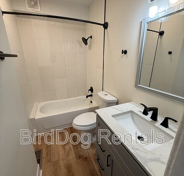 1524 Franklin Ave — Photo 8