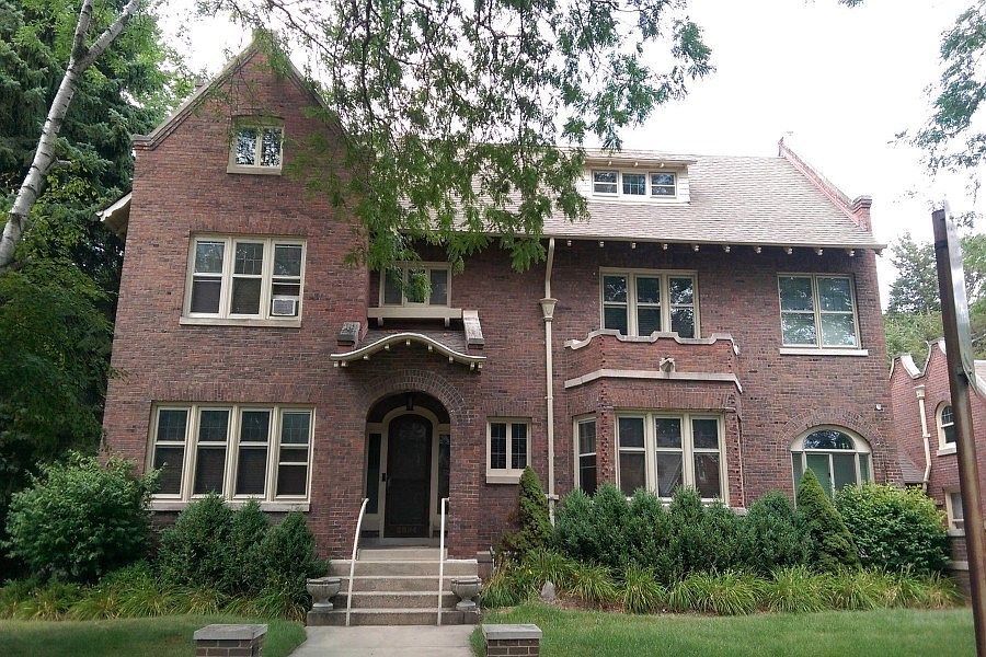 1st image of 2804 E Linnwood Ave