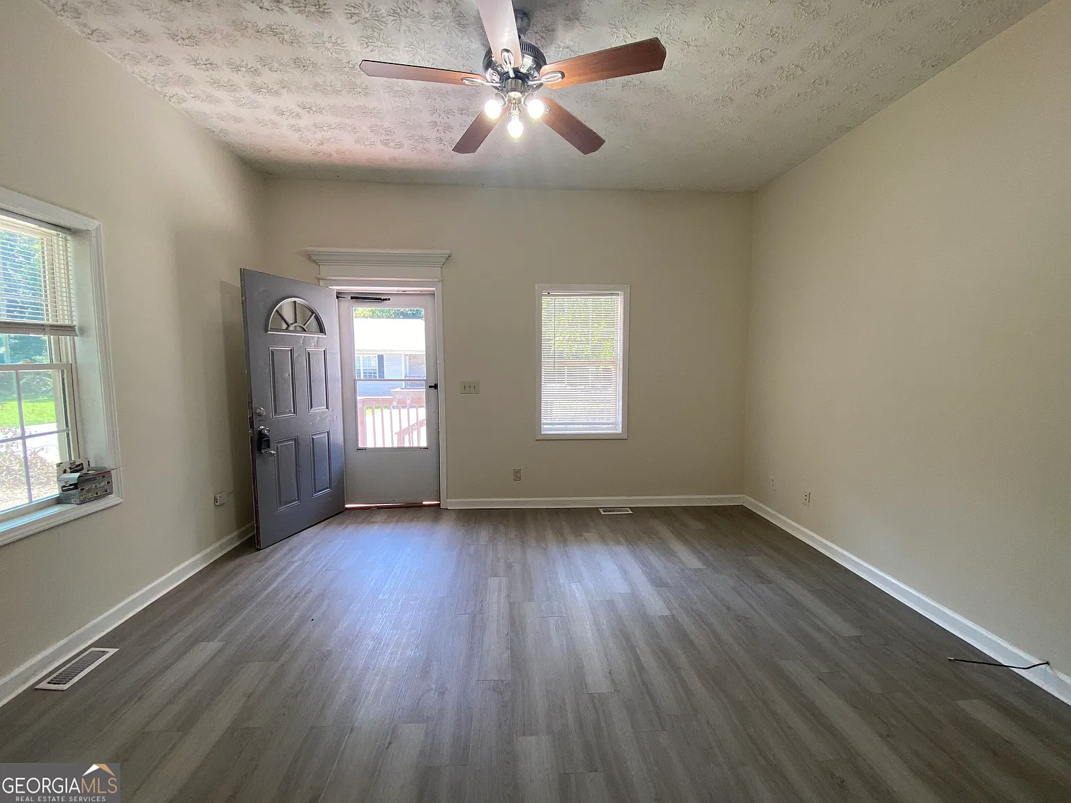 2 bed, 1.0 bath, 750 sqft, $1,400 — Photo 3