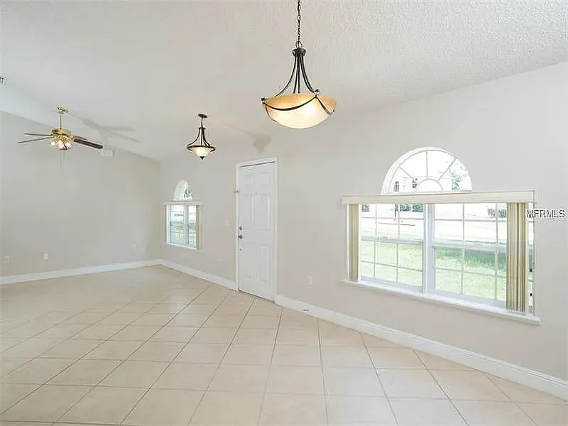 4 bed, 2236 sqft, $2,650 — Photo 2