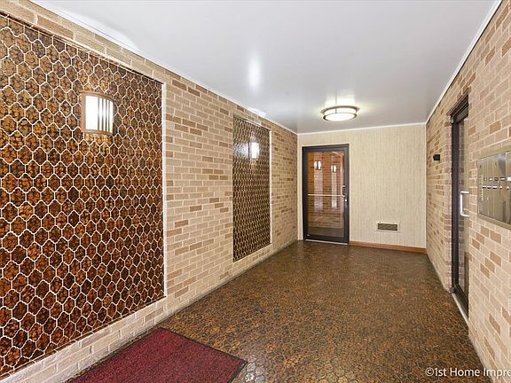 5th image of 10117 S Cicero Ave APT 204