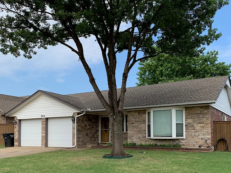 904 S Patterson Dr — Photo 1