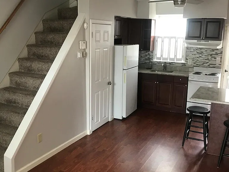 118 Titan St — Photo 6