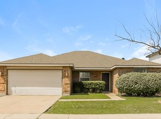 129 Phlox Ln, Burleson, TX 76028