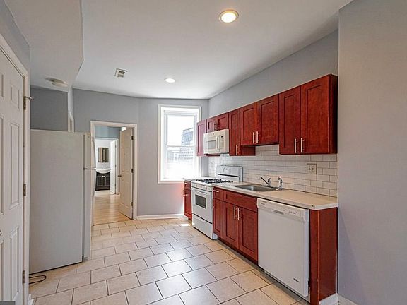 4th image of 5102 Larchwood Ave Unit 3