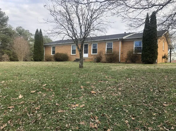 230 Park Circle Dr W, Charlotte, TN 37036