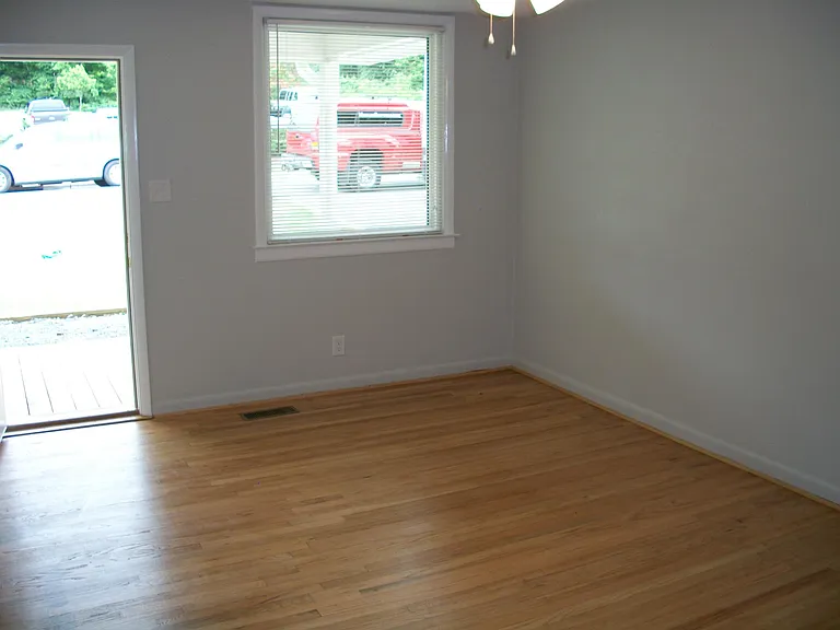 410 Lloyd St — Photo 10