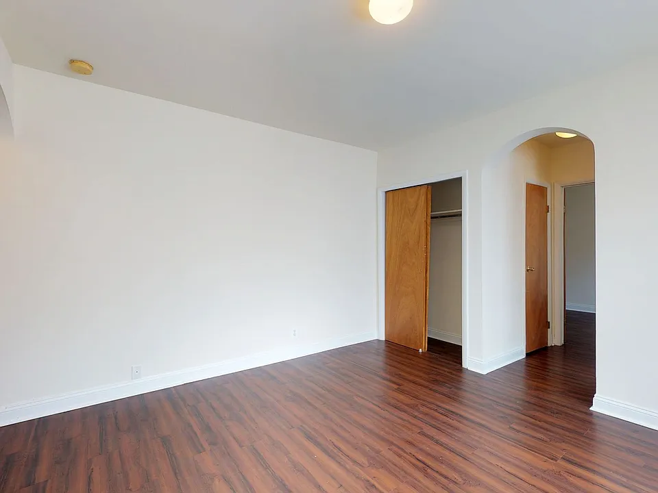 Chester Lynn Apartments