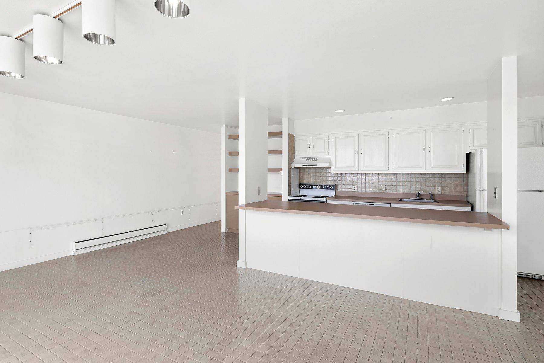 253 Dune Rd Yardarm Unit 69E in Westhampton Beach Out East