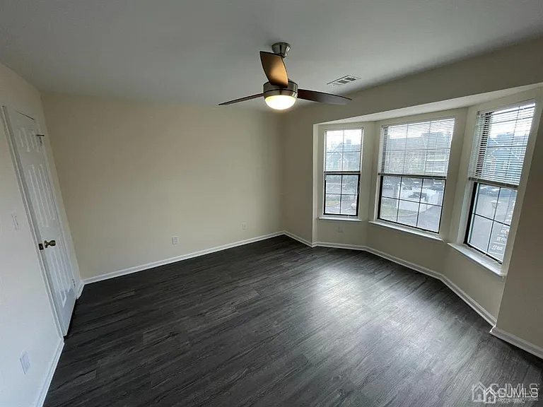 297 Cozzens Ct — Photo 10