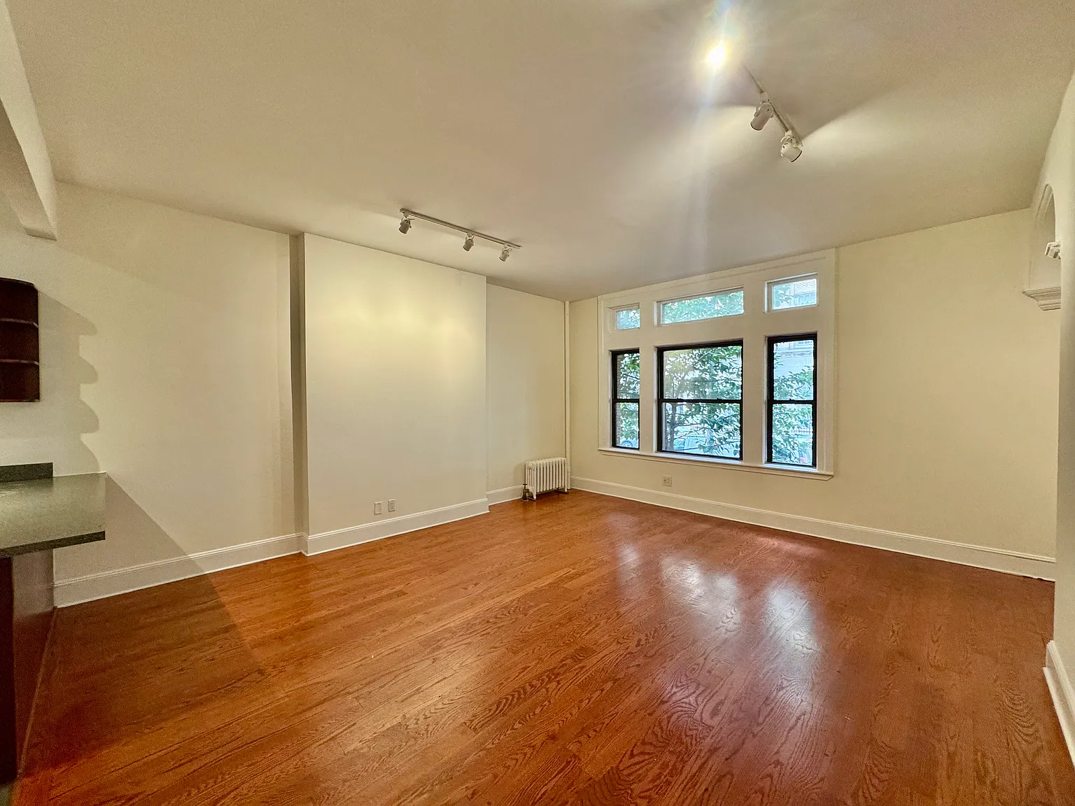 33 South Elliott Place — Photo 1