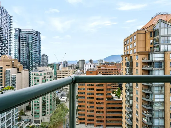 1188 Howe St #2401, Vancouver, BC V6Z 2S8